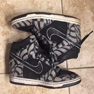 Nike volt wedge sneaker 6.5 used good condition